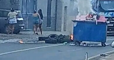 TIROTEIO, PISTOLA, QUASE 800 PORÇÕES DE DROGAS E BARRICADAS EM CHAMAS: OPERAÇÃO TERMINA EM TENSÃO EM BARRA MANSA