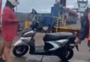 SUSTO NA BALSA: MOTO CAI NO MAR DURANTE EMBARQUE ENTRE ILHABELA E SÃO SEBASTIÃO