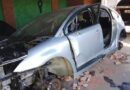 CARRO ROUBADO HÁ CINCO MESES É ENCONTRADO SEM RODAS E SENDO DESMONTADO; HOMEM É PRESO EM PINDA