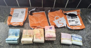 R$ 16.781 NA MOCHILA: MOTOCICLISTA DIZ À PM QUE RECOLHIA DINHEIRO DO TRÁFICO EM CAÇAPAVA E LEVAVA PARA SÃO JOSÉ