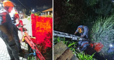 Queda de 4 metros mobiliza bombeiros e homem é resgatado em área de difícil acesso