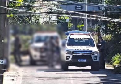CÂMERAS ENTREGAM O FLAGRANTE: DUPLA ENTRA NA CASA DE IDOSO MESMO PROIBIDA PELA JUSTIÇA E ACABA PRESA EM TREMEMBÉ