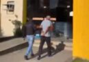 CAÇADA TERMINA DENTRO DE ÔNIBUS: POLÍCIA PRENDE SUSPEITO DE PLANEJAR ASSALTOS A CASAS EM BARRA MANSA