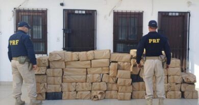 MURALHA NA DUTRA: OPERAÇÃO INTERCEPTA CAMINHÃO COM MAIS DE 1,15 TONELADA DE MACONHA EM QUELUZ