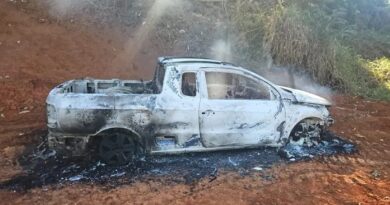 “SE NÃO FOSSE DELE, NÃO SERIA DE MAIS NINGUÉM”: SUSPEITO DE PERSEGUIR EX E INCENDIAR CARRO É PRESO EM SJC