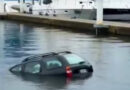 CARRO VAI PARAR NO MAR E CENA IMPRESSIONA MORADORES NA PRAIA DA RIBEIRA, EM ANGRA