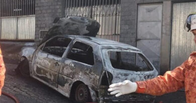 Mais de dez tiros e carro em chamas: homem é encontrado carbonizado em Barra Mansa