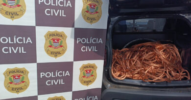 GARAGEM DO COBRE: POLÍCIA ENCONTRA 100 QUILOS DE FIOS DESCASCADOS E PRENDE TRÊS EM SÃO JOSÉ