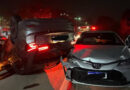 Quadrilha rouba carros, provoca capotamento e mantém dois homens reféns por seis horas