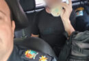 DISTINTIVO DE PLÁSTICO E UNIFORME FALSO: HOMEM SE PASSA POR AGENTE FEDERAL PARA RECUPERAR CARRO SEM PLACAS