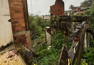 CASA DESABA NA VILA SAHY, MAS IMÓVEL JÁ ESTAVA VAZIO APÓS RETIRADA PREVENTIVA