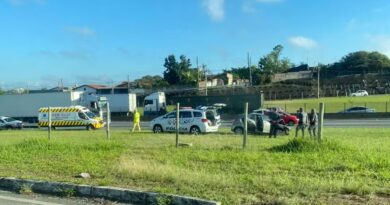 MANHÃ DE CAOS NA DUTRA: ACIDENTE COM MOTO DEIXA FERIDO E CONGESTIONAMENTO CHEGA A 10 KM EM TAUBATÉ
