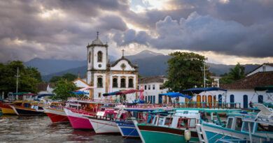 “PEDÁGIO DO CRIME”: OPERAÇÃO MIRA FACÇÃO SUSPEITA DE EXTORQUIR BARQUEIROS E COMERCIANTES EM PARATY