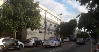 MOTOBOY ENTRA EM AÇÃO, INTERCEPTA ADOLESCENTE E RECUPERA DOIS CELULARES APÓS FURTO EM VOLTA REDONDA