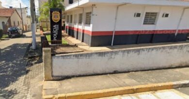 AMEAÇAS, TESOURA E CARRO CONTRA O SALÃO: MULHER SE ESCONDE COM AS FILHAS E HOMEM É INVESTIGADO POR TENTATIVA DE FEMINICÍDIO EM CUNHA