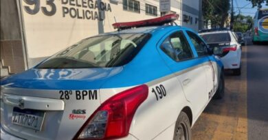 CRIMINOSO INVADE CASA, RENDE MORADORA COM FACA NO PESCOÇO E FOGE COM CELULAR DESBLOQUEADO