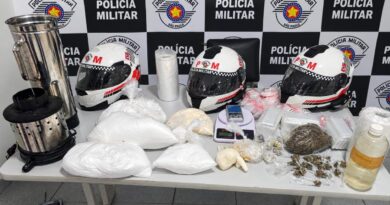 BARRACO EM ÁREA DE MATA ESCONDIA MAIS DE 6 KG DE DROGAS NA DIVISA ENTRE SÃO JOSÉ E JACAREÍ; POLÍCIA APREENDE COCAÍNA, CRACK, MACONHA E LSD