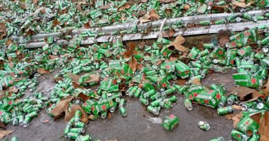 TOMBAMENTO NA DUTRA: CARRETA CARREGADA DE CERVEJA DEIXA MOTORISTA EM ESTADO GRAVE E TRAVA TRÂNSITO EM PIRAÍ