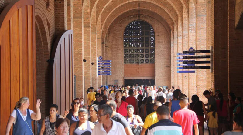 24 HORAS DE FÉ EM APARECIDA: SANTUÁRIO AMPLIA ATENDIMENTO E PREPARA PROGRAMAÇÃO ESPECIAL ATÉ O DIA DA PADROEIRA