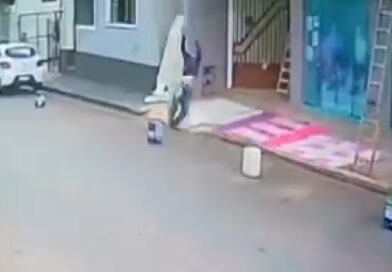 PEDREIRO SOFRE DESCARGA ELÉTRICA, CAI DE SOBRADO E TEM TRÊS PARADAS CARDÍACAS; POLICIAL INICIA REANIMAÇÃO EM MINAS GERAIS