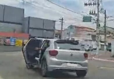 “IAM ME LEVAR PARA O TRIBUNAL DO CRIME”: MULHER RELATA SEQUESTRO POR DÍVIDA EM CAÇAPAVA, QUATRO SÃO DETIDOS E DEFESA REVELA COBRANÇA DE R$ 25 MIL