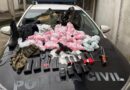 POLÍCIA DESCOBRE ESCONDERIJO DE CRIMINOSOS QUE INVADIRAM A VILA BRASÍLIA, PRENDE SUSPEITO E APREENDE CARROS ROUBADOS, GRANADA E MUNIÇÕES DE FUZIL