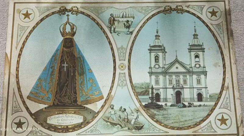 PRESENTE DE GRATIDÃO VIROU RELÍQUIA: FAMÍLIA GUARDA HÁ 117 ANOS GRAVURA DE NOSSA SENHORA APARECIDA COM MARCAS DO SÉCULO XIX