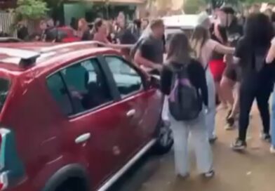 COM SOCO-INGLÊS E TÁBUA COM PREGOS, GRUPO TERIA ESPANCADO ESTUDANTE DE 17 ANOS NA SAÍDA DE ESCOLA EM JACAREÍ; JOVEM PRECISOU LEVAR PONTOS NA CABEÇA