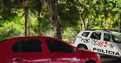 RASTRO DOS FURTOS CHEGA A SÃO JOSÉ: LOGAN VERMELHO INVESTIGADO POR POSSÍVEL LIGAÇÃO COM INVASÕES EM MONTEIRO LOBATO É LOCALIZADO PELA PM