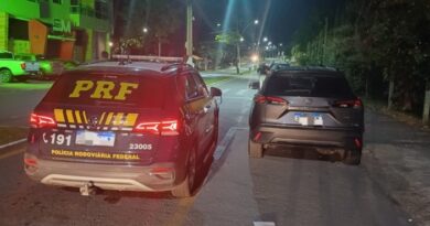 NEGÓCIO DE R$ 139 MIL TERMINA NA DELEGACIA: PRF DESCOBRE CARRO CLONADO E ROUBADO NA DUTRA EM ITATIAIA